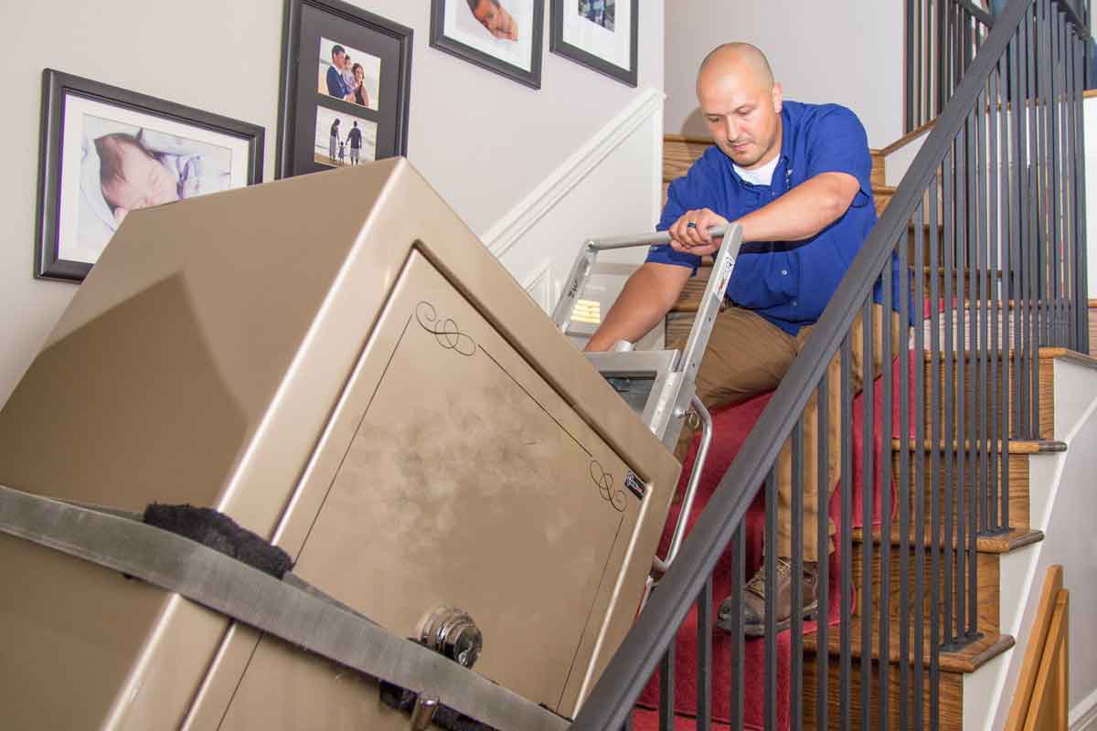 جا به جا کردن گاوصندوق سنگین در خانه